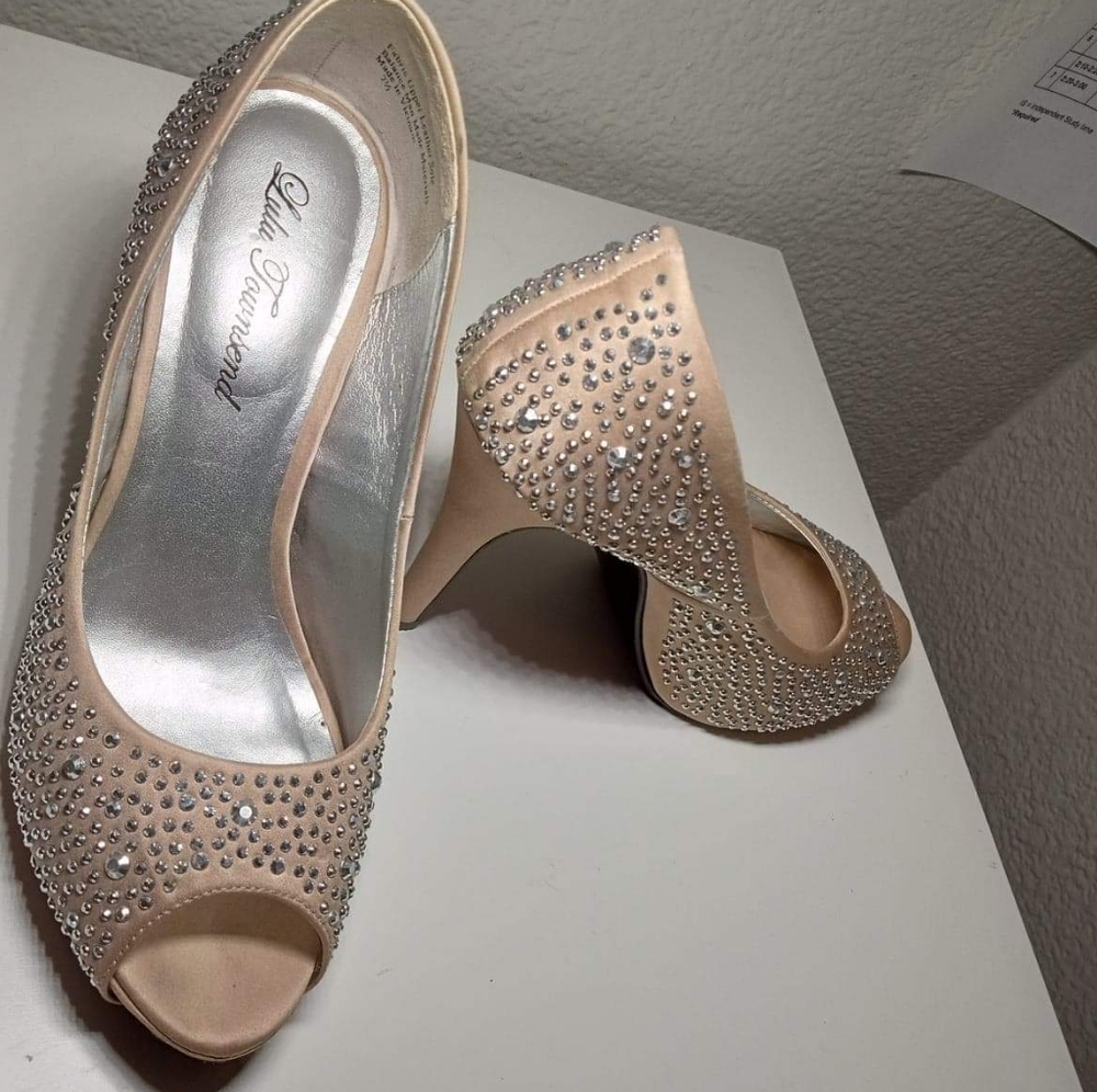 Beautiful Gold heels